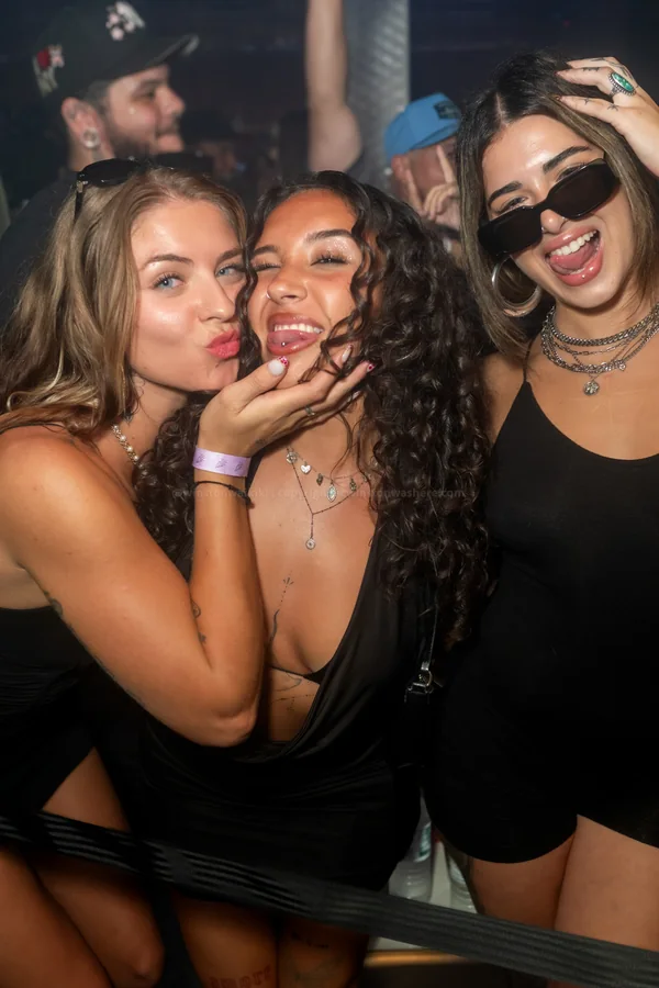 Ki Club nightlife photograph, Ala Moana, Honolulu